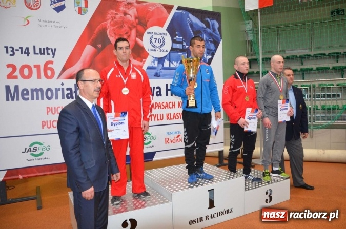 Zdjęcie w galerii na portalu naszraciborz.pl: Cztery medale dla MKZ Unia Racib&oacute;rz w zapaśniczych zmaganiach w Arenie Rafako wiadomości z regionu