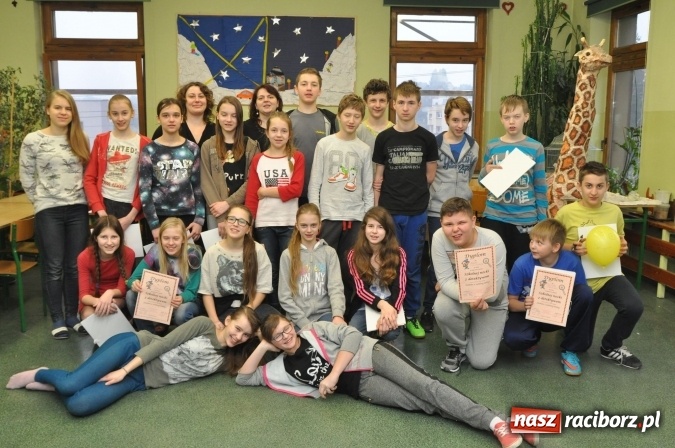 Zdjęcie w galerii na portalu naszraciborz.pl: Nocne zajęcia detektywistyczne na rozpoczęcie ferii w Szkole Podstawowej nr 3 wiadomości z regionu