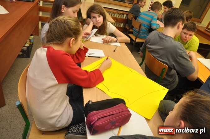 Zdjęcie w galerii na portalu naszraciborz.pl: Nocne zajęcia detektywistyczne na rozpoczęcie ferii w Szkole Podstawowej nr 3 wiadomości z regionu