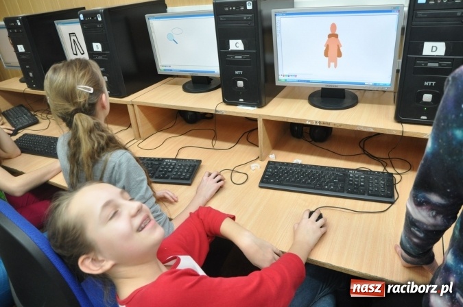 Zdjęcie w galerii na portalu naszraciborz.pl: Nocne zajęcia detektywistyczne na rozpoczęcie ferii w Szkole Podstawowej nr 3 wiadomości z regionu