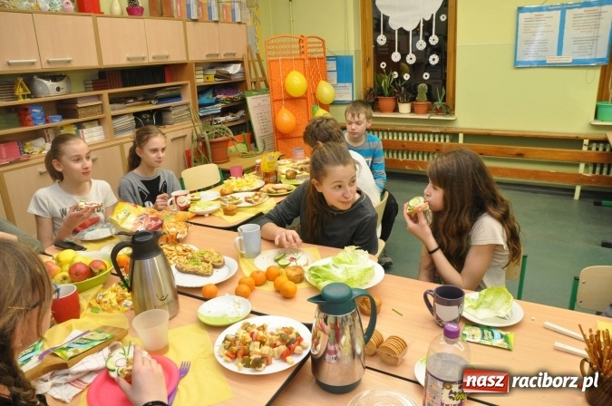 Zdjęcie w galerii na portalu naszraciborz.pl: Nocne zajęcia detektywistyczne na rozpoczęcie ferii w Szkole Podstawowej nr 3 wiadomości z regionu