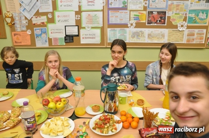 Zdjęcie w galerii na portalu naszraciborz.pl: Nocne zajęcia detektywistyczne na rozpoczęcie ferii w Szkole Podstawowej nr 3 wiadomości z regionu