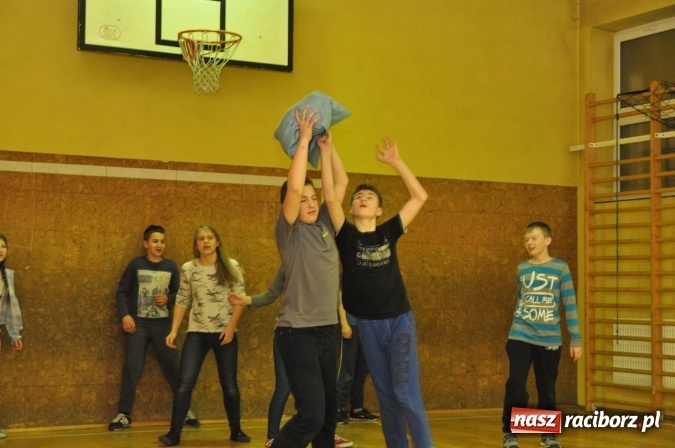 Zdjęcie w galerii na portalu naszraciborz.pl: Nocne zajęcia detektywistyczne na rozpoczęcie ferii w Szkole Podstawowej nr 3 wiadomości z regionu