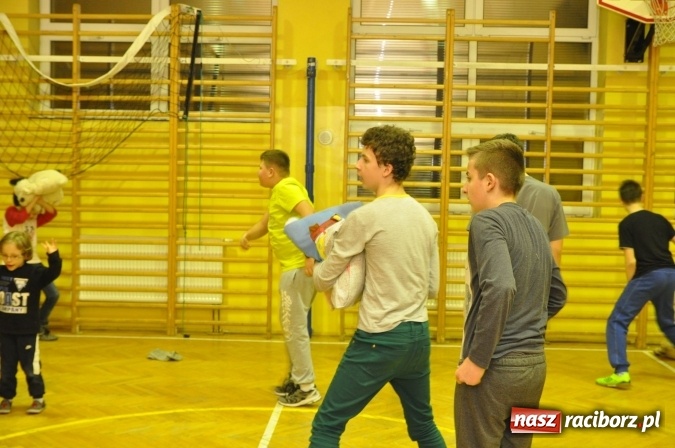 Zdjęcie w galerii na portalu naszraciborz.pl: Nocne zajęcia detektywistyczne na rozpoczęcie ferii w Szkole Podstawowej nr 3 wiadomości z regionu