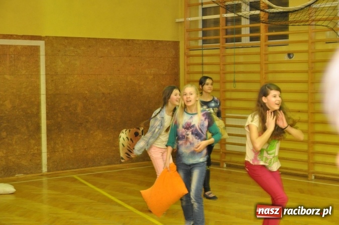 Zdjęcie w galerii na portalu naszraciborz.pl: Nocne zajęcia detektywistyczne na rozpoczęcie ferii w Szkole Podstawowej nr 3 wiadomości z regionu