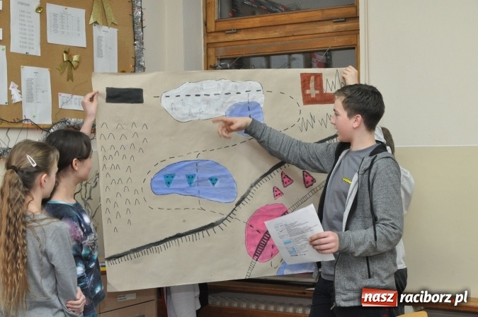 Zdjęcie w galerii na portalu naszraciborz.pl: Nocne zajęcia detektywistyczne na rozpoczęcie ferii w Szkole Podstawowej nr 3 wiadomości z regionu