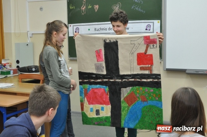 Zdjęcie w galerii na portalu naszraciborz.pl: Nocne zajęcia detektywistyczne na rozpoczęcie ferii w Szkole Podstawowej nr 3 wiadomości z regionu