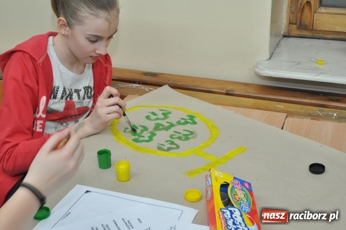 Zdjęcie w galerii na portalu naszraciborz.pl: Nocne zajęcia detektywistyczne na rozpoczęcie ferii w Szkole Podstawowej nr 3 wiadomości z regionu