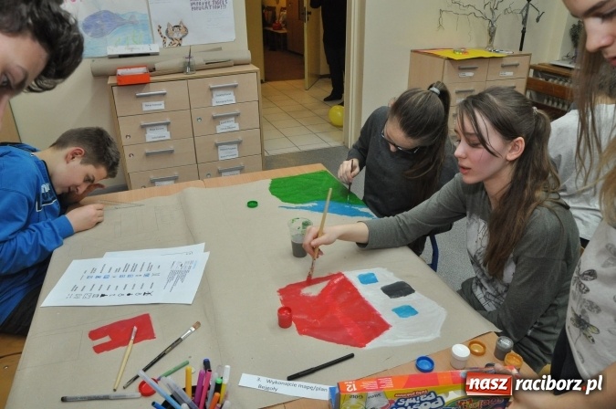 Zdjęcie w galerii na portalu naszraciborz.pl: Nocne zajęcia detektywistyczne na rozpoczęcie ferii w Szkole Podstawowej nr 3 wiadomości z regionu