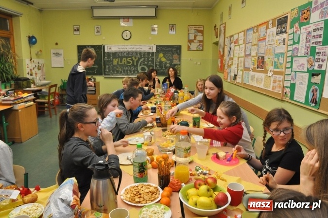 Zdjęcie w galerii na portalu naszraciborz.pl: Nocne zajęcia detektywistyczne na rozpoczęcie ferii w Szkole Podstawowej nr 3 wiadomości z regionu
