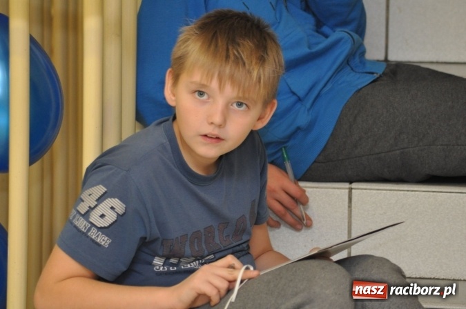 Zdjęcie w galerii na portalu naszraciborz.pl: Nocne zajęcia detektywistyczne na rozpoczęcie ferii w Szkole Podstawowej nr 3 wiadomości z regionu