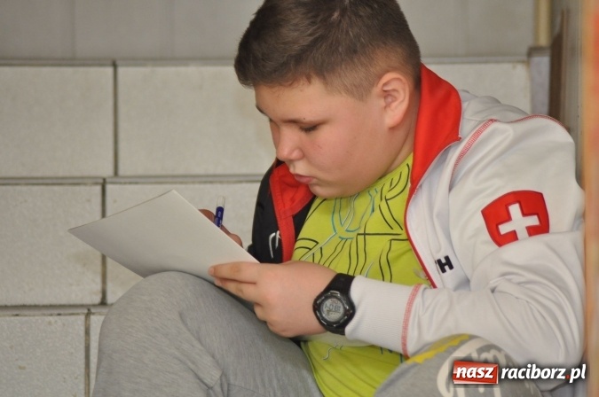 Zdjęcie w galerii na portalu naszraciborz.pl: Nocne zajęcia detektywistyczne na rozpoczęcie ferii w Szkole Podstawowej nr 3 wiadomości z regionu