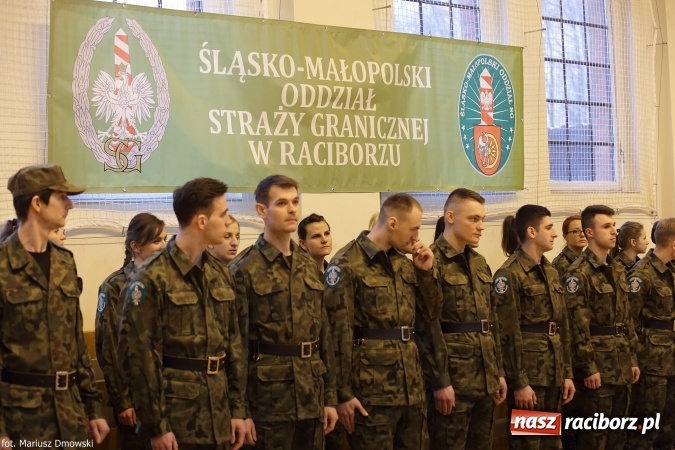 Zdjęcie w galerii na portalu naszraciborz.pl: Z ponad dwustu kandydat&oacute;w wybrano 21. Dziś złożyli ślubowanie wiadomości z regionu