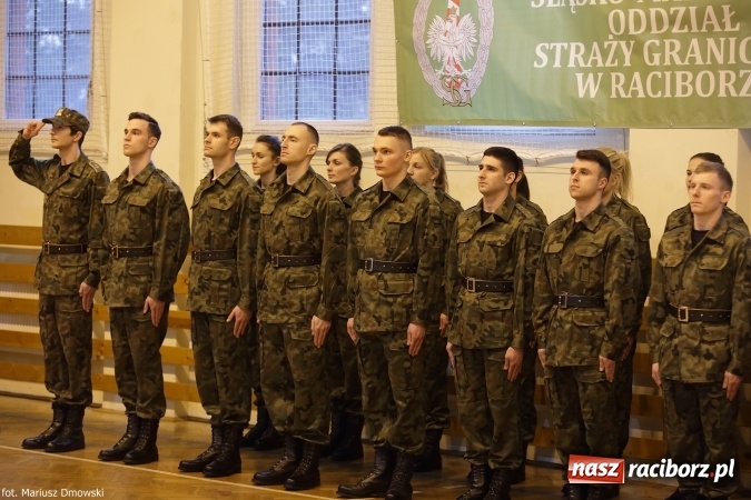 Zdjęcie w galerii na portalu naszraciborz.pl: Z ponad dwustu kandydat&oacute;w wybrano 21. Dziś złożyli ślubowanie wiadomości z regionu
