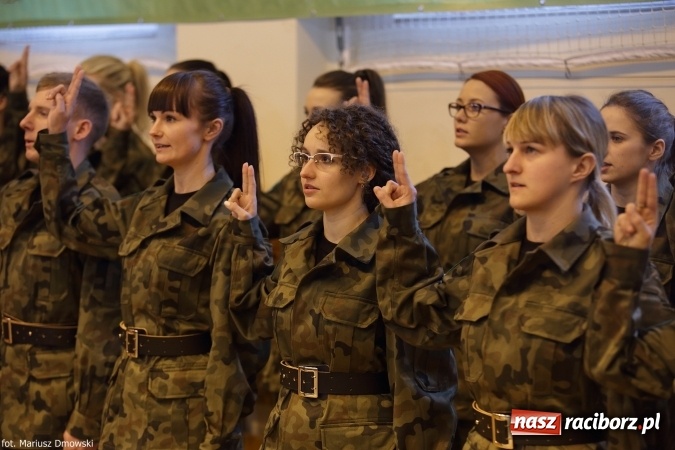 Zdjęcie w galerii na portalu naszraciborz.pl: Z ponad dwustu kandydat&oacute;w wybrano 21. Dziś złożyli ślubowanie wiadomości z regionu