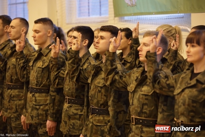 Zdjęcie w galerii na portalu naszraciborz.pl: Z ponad dwustu kandydat&oacute;w wybrano 21. Dziś złożyli ślubowanie wiadomości z regionu