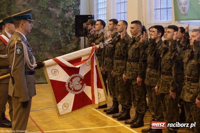Zdjęcie w galerii na portalu naszraciborz.pl: Z ponad dwustu kandydat&oacute;w wybrano 21. Dziś złożyli ślubowanie wiadomości z regionu