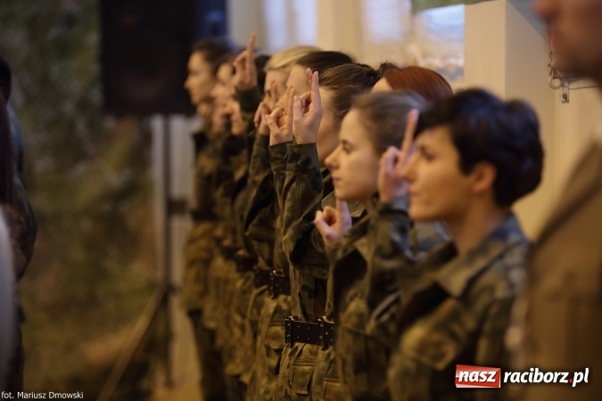 Zdjęcie w galerii na portalu naszraciborz.pl: Z ponad dwustu kandydat&oacute;w wybrano 21. Dziś złożyli ślubowanie wiadomości z regionu