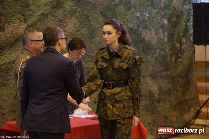 Zdjęcie w galerii na portalu naszraciborz.pl: Z ponad dwustu kandydat&oacute;w wybrano 21. Dziś złożyli ślubowanie wiadomości z regionu