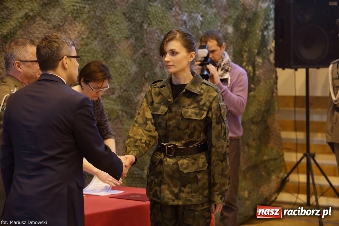 Zdjęcie w galerii na portalu naszraciborz.pl: Z ponad dwustu kandydat&oacute;w wybrano 21. Dziś złożyli ślubowanie wiadomości z regionu