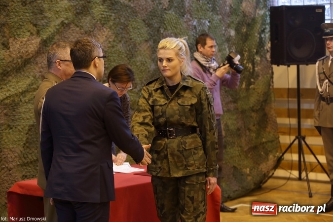 Zdjęcie w galerii na portalu naszraciborz.pl: Z ponad dwustu kandydat&oacute;w wybrano 21. Dziś złożyli ślubowanie wiadomości z regionu