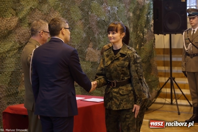 Zdjęcie w galerii na portalu naszraciborz.pl: Z ponad dwustu kandydat&oacute;w wybrano 21. Dziś złożyli ślubowanie wiadomości z regionu