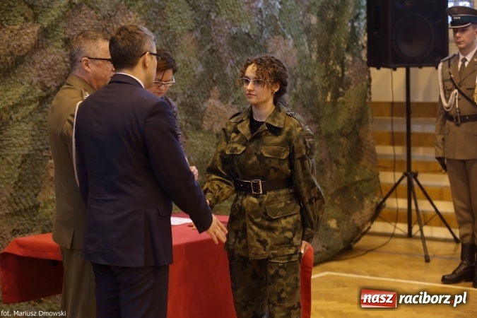 Zdjęcie w galerii na portalu naszraciborz.pl: Z ponad dwustu kandydat&oacute;w wybrano 21. Dziś złożyli ślubowanie wiadomości z regionu