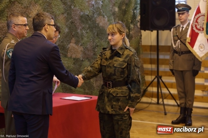 Zdjęcie w galerii na portalu naszraciborz.pl: Z ponad dwustu kandydat&oacute;w wybrano 21. Dziś złożyli ślubowanie wiadomości z regionu