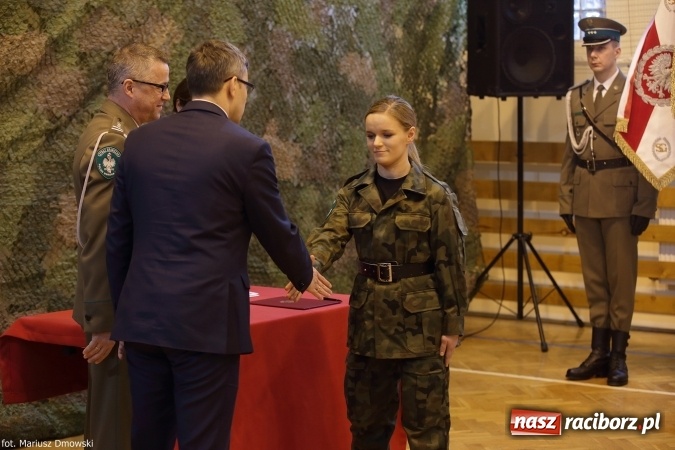 Zdjęcie w galerii na portalu naszraciborz.pl: Z ponad dwustu kandydat&oacute;w wybrano 21. Dziś złożyli ślubowanie wiadomości z regionu