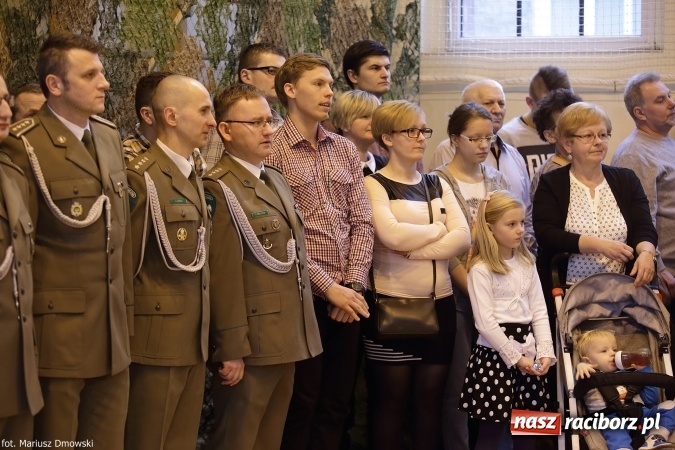 Zdjęcie w galerii na portalu naszraciborz.pl: Z ponad dwustu kandydat&oacute;w wybrano 21. Dziś złożyli ślubowanie wiadomości z regionu