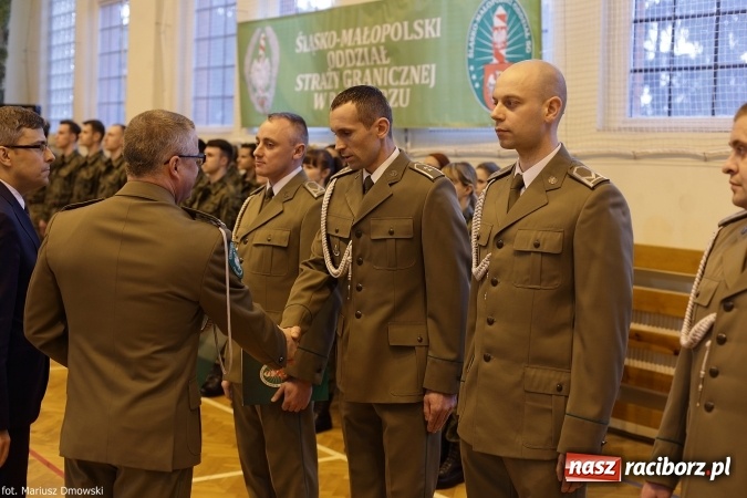 Zdjęcie w galerii na portalu naszraciborz.pl: Z ponad dwustu kandydat&oacute;w wybrano 21. Dziś złożyli ślubowanie wiadomości z regionu