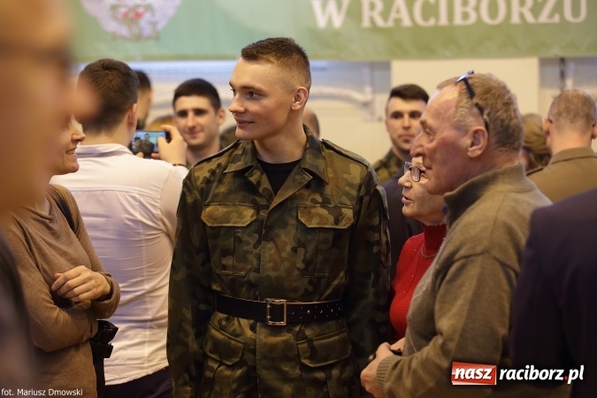 Zdjęcie w galerii na portalu naszraciborz.pl: Z ponad dwustu kandydat&oacute;w wybrano 21. Dziś złożyli ślubowanie wiadomości z regionu