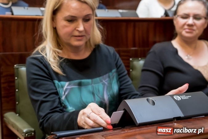 Zdjęcie w galerii na portalu naszraciborz.pl: Sejmik w Katowicach przeciwko podziałowi województwa śląskiego  wiadomości z regionu