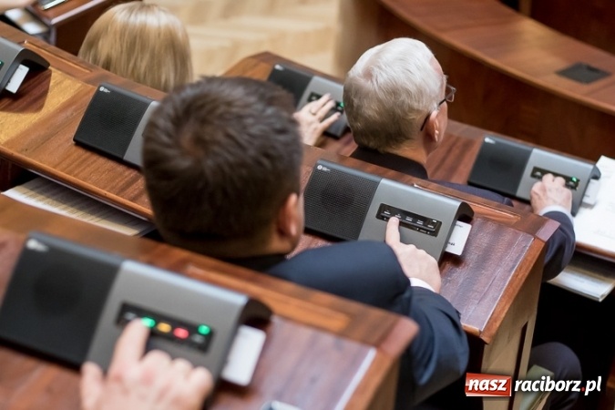 Zdjęcie w galerii na portalu naszraciborz.pl: Sejmik w Katowicach przeciwko podziałowi województwa śląskiego  wiadomości z regionu