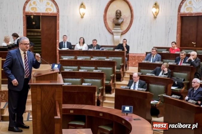Zdjęcie w galerii na portalu naszraciborz.pl: Sejmik w Katowicach przeciwko podziałowi województwa śląskiego  wiadomości z regionu