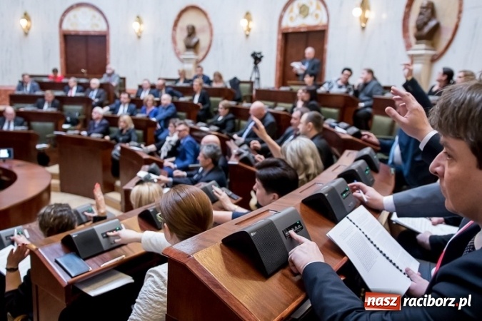 Zdjęcie w galerii na portalu naszraciborz.pl: Sejmik w Katowicach przeciwko podziałowi województwa śląskiego  wiadomości z regionu