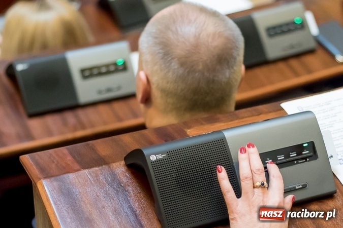 Zdjęcie w galerii na portalu naszraciborz.pl: Sejmik w Katowicach przeciwko podziałowi województwa śląskiego  wiadomości z regionu