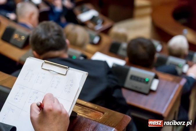 Zdjęcie w galerii na portalu naszraciborz.pl: Sejmik w Katowicach przeciwko podziałowi województwa śląskiego  wiadomości z regionu