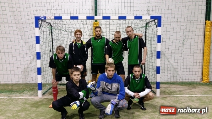 Zdjęcie w galerii na portalu naszraciborz.pl: Zakończenie II edycji Rudzkiej Amatorskiej Ligi Piłki Nożnej Pięcioosobowej  wiadomości z regionu