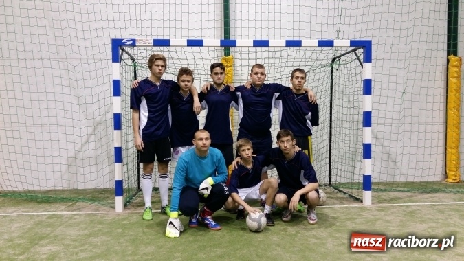 Zdjęcie w galerii na portalu naszraciborz.pl: Zakończenie II edycji Rudzkiej Amatorskiej Ligi Piłki Nożnej Pięcioosobowej  wiadomości z regionu