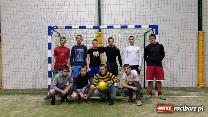 Zdjęcie w galerii na portalu naszraciborz.pl: Zakończenie II edycji Rudzkiej Amatorskiej Ligi Piłki Nożnej Pięcioosobowej  wiadomości z regionu