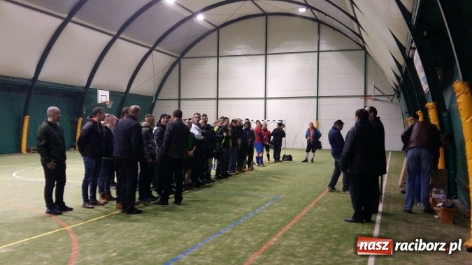 Zdjęcie w galerii na portalu naszraciborz.pl: Zakończenie II edycji Rudzkiej Amatorskiej Ligi Piłki Nożnej Pięcioosobowej  wiadomości z regionu