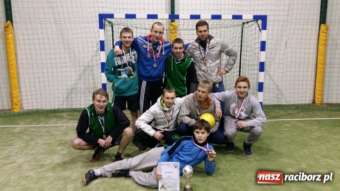Zdjęcie w galerii na portalu naszraciborz.pl: Zakończenie II edycji Rudzkiej Amatorskiej Ligi Piłki Nożnej Pięcioosobowej  wiadomości z regionu