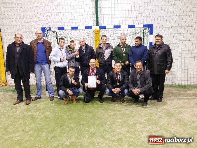 Zdjęcie w galerii na portalu naszraciborz.pl: Zakończenie II edycji Rudzkiej Amatorskiej Ligi Piłki Nożnej Pięcioosobowej  wiadomości z regionu