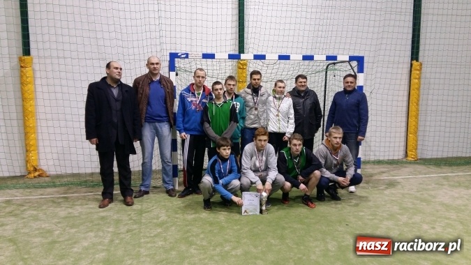 Zdjęcie w galerii na portalu naszraciborz.pl: Zakończenie II edycji Rudzkiej Amatorskiej Ligi Piłki Nożnej Pięcioosobowej  wiadomości z regionu