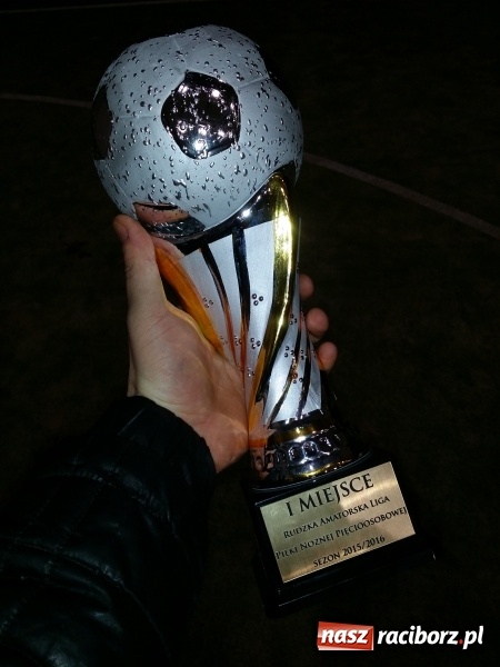 Zdjęcie w galerii na portalu naszraciborz.pl: Zakończenie II edycji Rudzkiej Amatorskiej Ligi Piłki Nożnej Pięcioosobowej  wiadomości z regionu