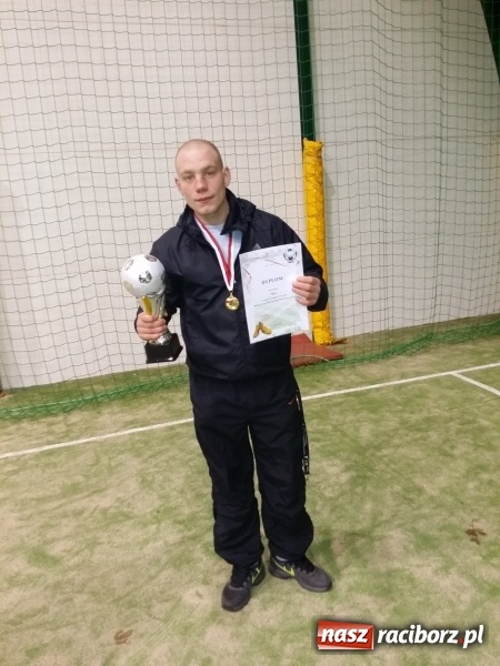 Zdjęcie w galerii na portalu naszraciborz.pl: Zakończenie II edycji Rudzkiej Amatorskiej Ligi Piłki Nożnej Pięcioosobowej  wiadomości z regionu