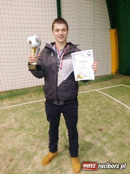 Zdjęcie w galerii na portalu naszraciborz.pl: Zakończenie II edycji Rudzkiej Amatorskiej Ligi Piłki Nożnej Pięcioosobowej  wiadomości z regionu