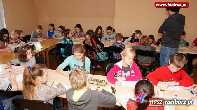 Zdjęcie w galerii na portalu naszraciborz.pl: Karykatura i komiks pod lupą w bibliotece  wiadomości z regionu