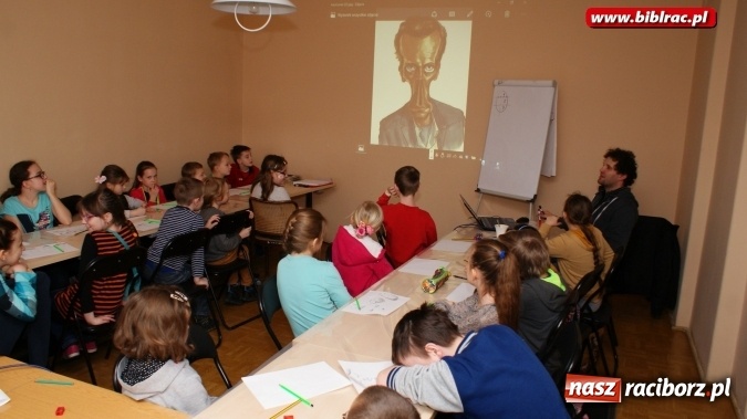 Zdjęcie w galerii na portalu naszraciborz.pl: Karykatura i komiks pod lupą w bibliotece  wiadomości z regionu